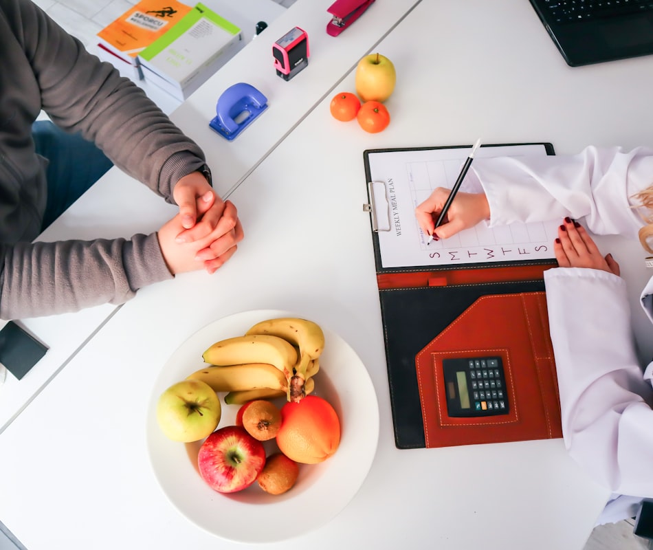 Nutritionist consultation and meal planning process